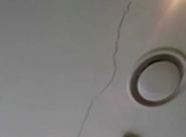 천장 균열